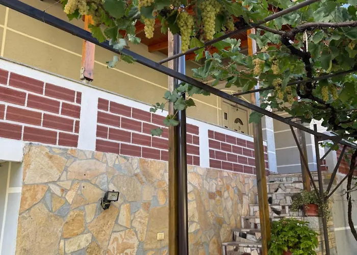 Sunhome Ismailaj בית הארחה